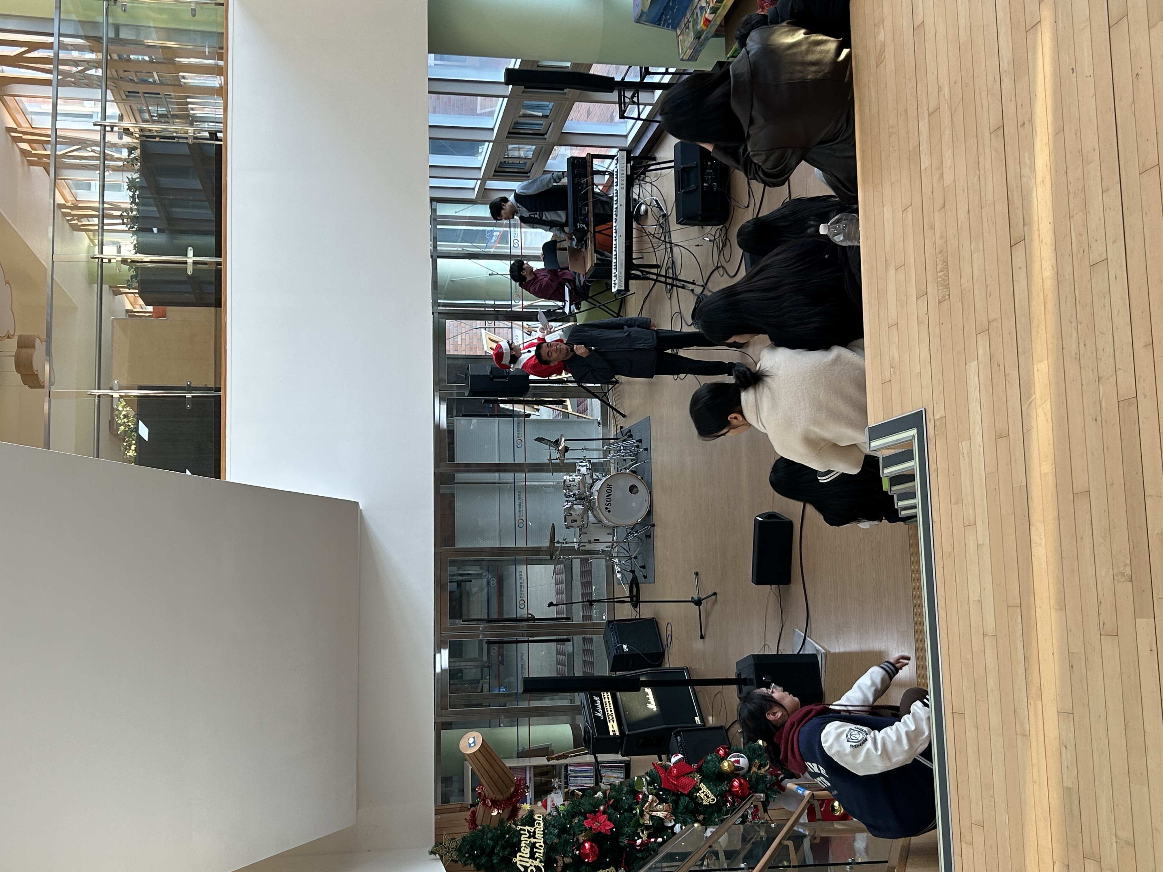 학생자치회 주관 크리스마스 연말 행사 버스킹 및 DIY 부스